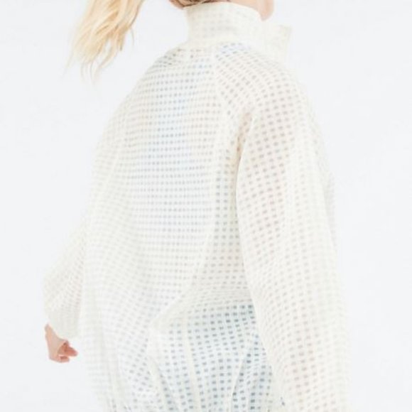 Fabletics On the Run 4-Piece Outfit - Picture 14 of 15